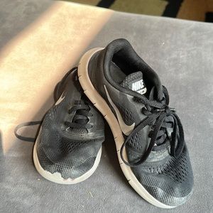 Black Nike free youth size 3 sneakers